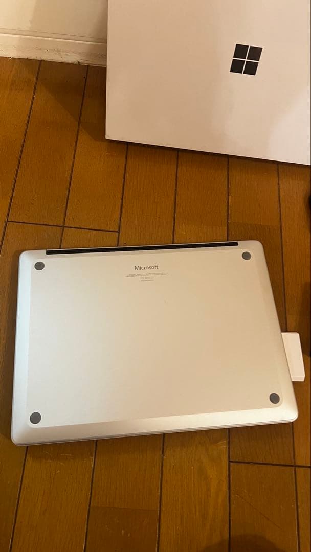美品Microsoft Surface Laptop第7世代Snapdragon