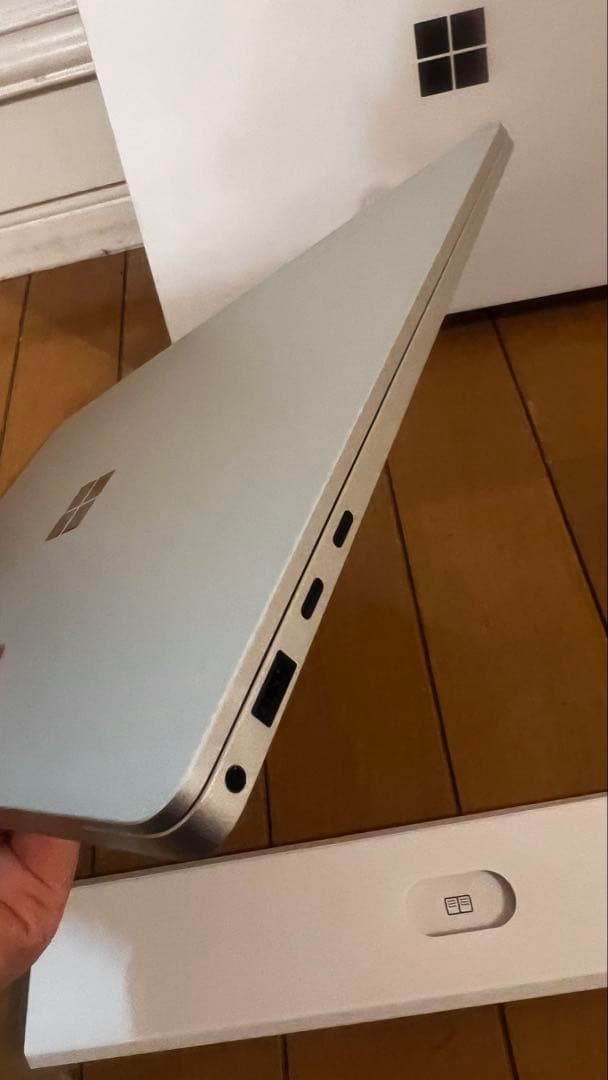 美品Microsoft Surface Laptop第7世代Snapdragon