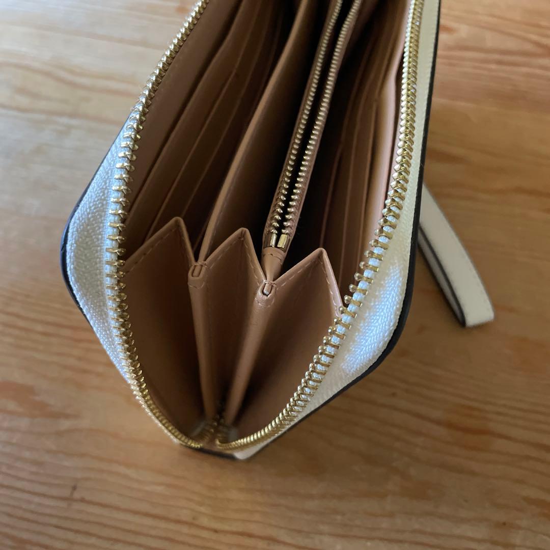 花柄デザインの長財布　コーチ　coach