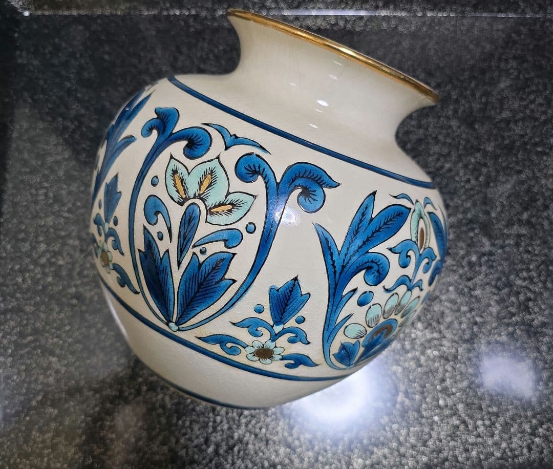 久谷陶泉窯陶印入り青と白の手描き陶器花瓶