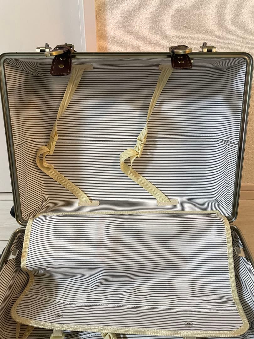 キャリーケース　トランク　スーツケース　オレンジ　旅行