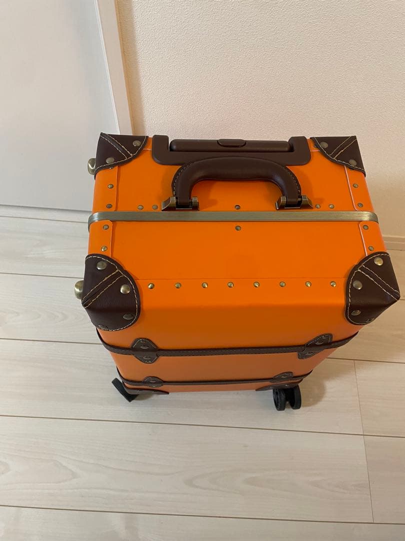 キャリーケース　トランク　スーツケース　オレンジ　旅行