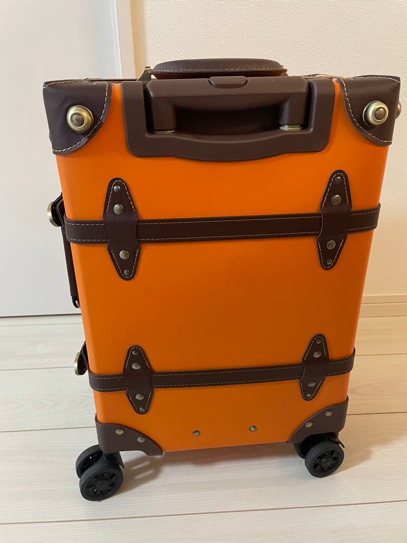 キャリーケース　トランク　スーツケース　オレンジ　旅行