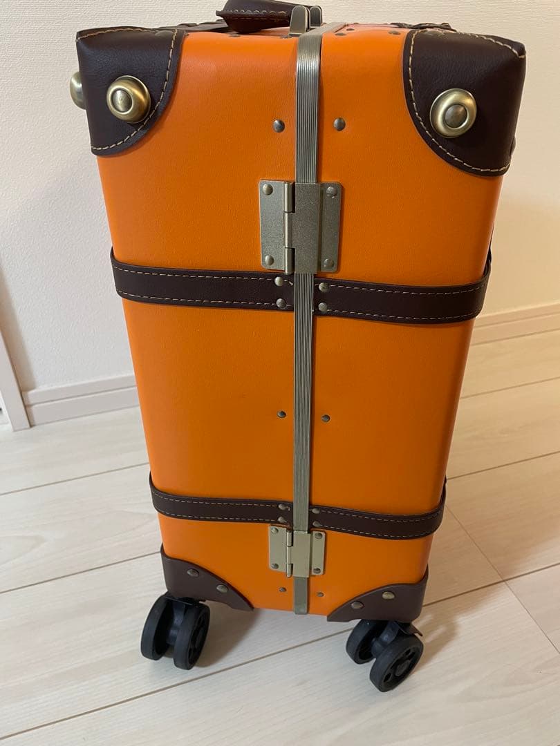 キャリーケース　トランク　スーツケース　オレンジ　旅行