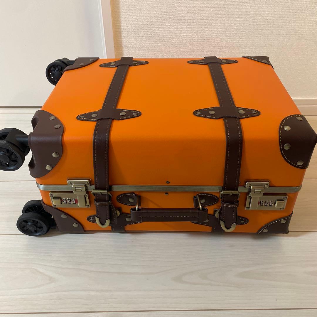 キャリーケース　トランク　スーツケース　オレンジ　旅行