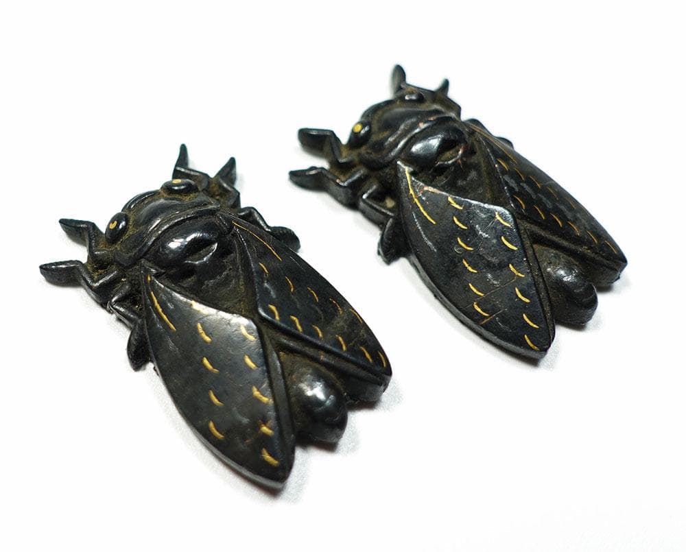 赤銅地容彫蝉図目貫　無銘　高肉彫　金銀象嵌　毛彫　再生復活　cicada　蝉時雨
