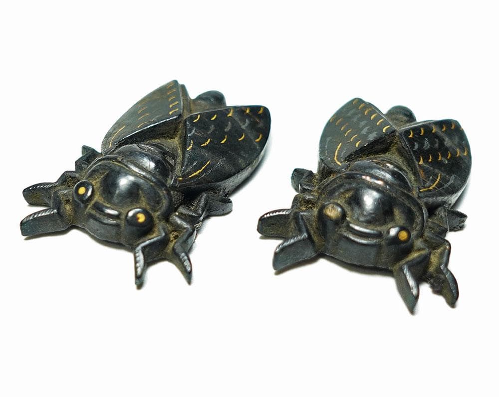 赤銅地容彫蝉図目貫　無銘　高肉彫　金銀象嵌　毛彫　再生復活　cicada　蝉時雨