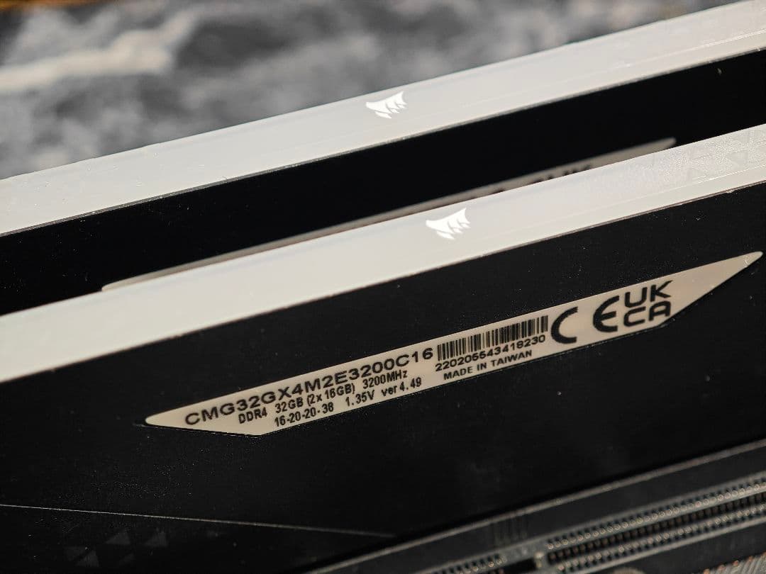 Ryzen7 5800X+マザー+DDR4-3200 32GB RGBメモリ