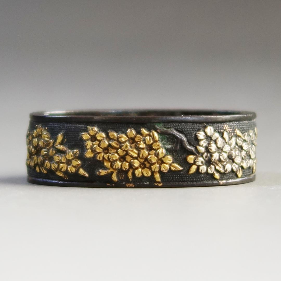 【赤銅魚子地 金銀色絵 桜花図縁頭】刀装具 縁頭 鍔 鐔 日本刀 武具 骨董