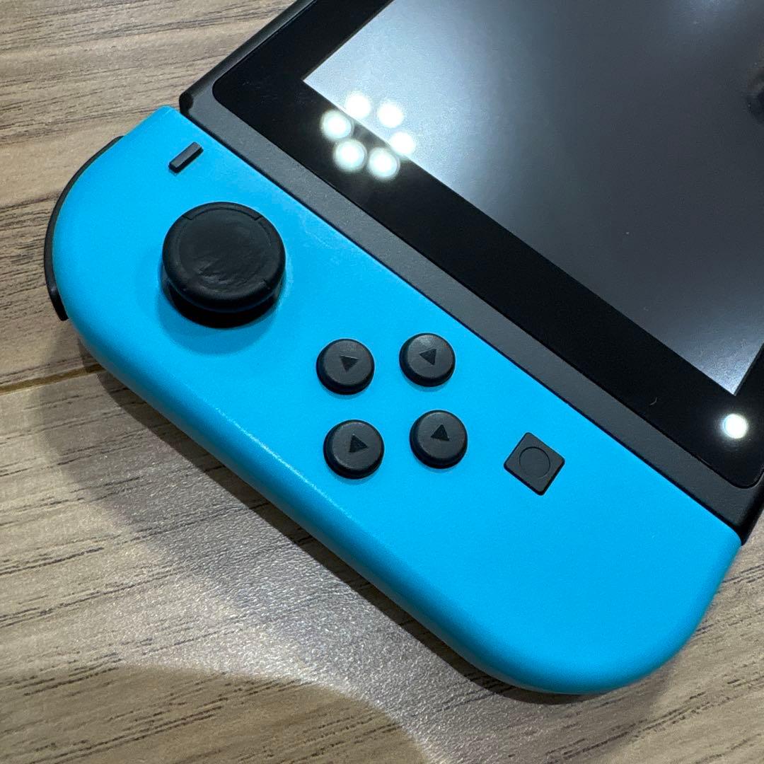 【美品】2021年製Nintendo Switch ネオンブルー/ ネオンレッド