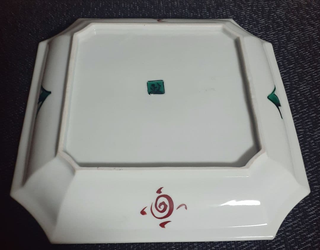 【日展特選作家】九谷焼【戸出政志】作　色絵　竹に燕の図　四方隅切角皿　飾り皿