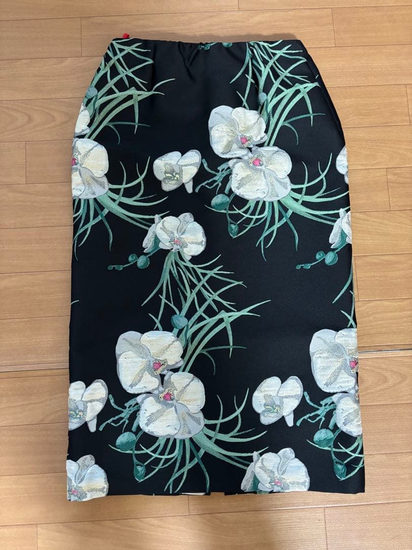 [*]様 未使用⭐︎ビビアンタムランの花柄ひざ下丈スカート38