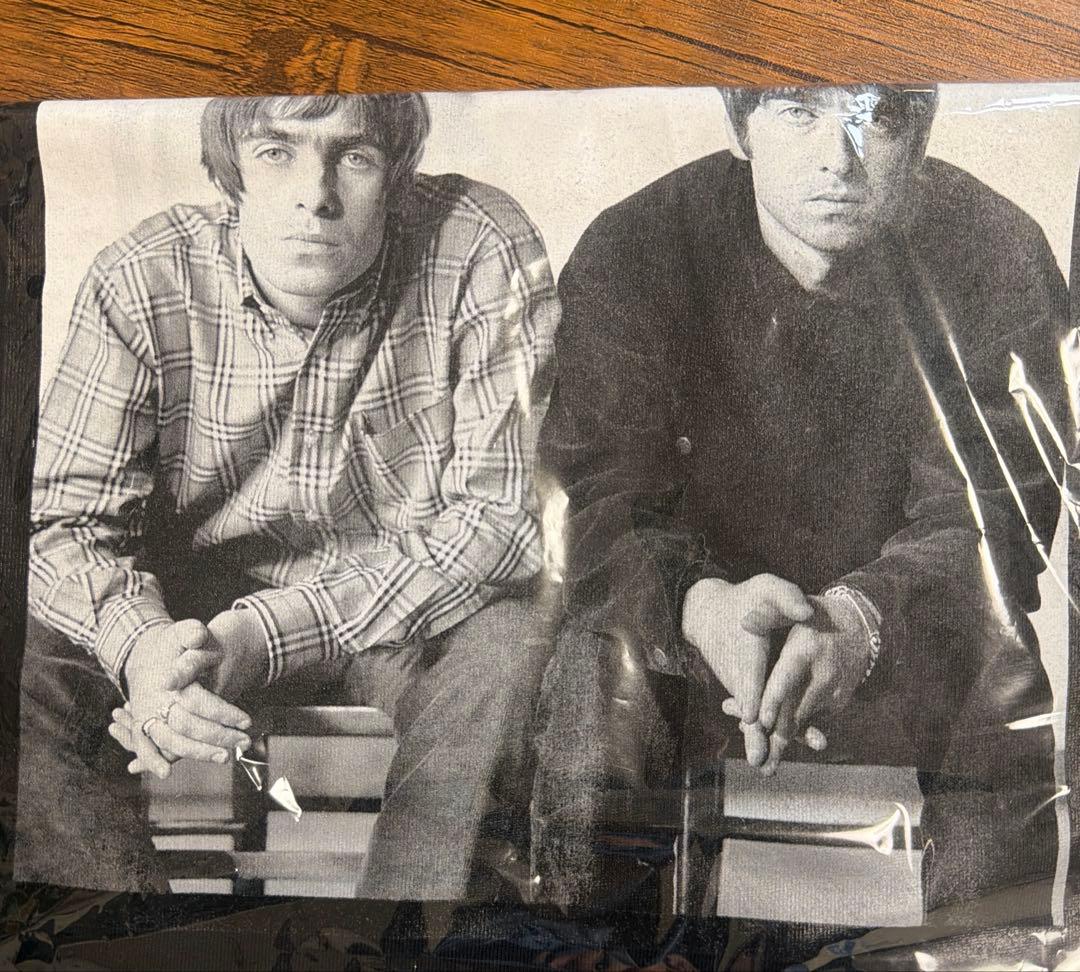 完売 公式oasis live '25 東京公演Tシャツ モノクロ Lサイズ