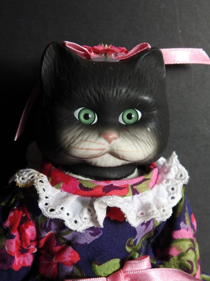 Goebel 　ゴーベル　ヴィンテージ　ポーセリン　猫　ドール　人形　置物