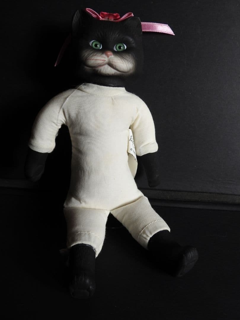 Goebel 　ゴーベル　ヴィンテージ　ポーセリン　猫　ドール　人形　置物