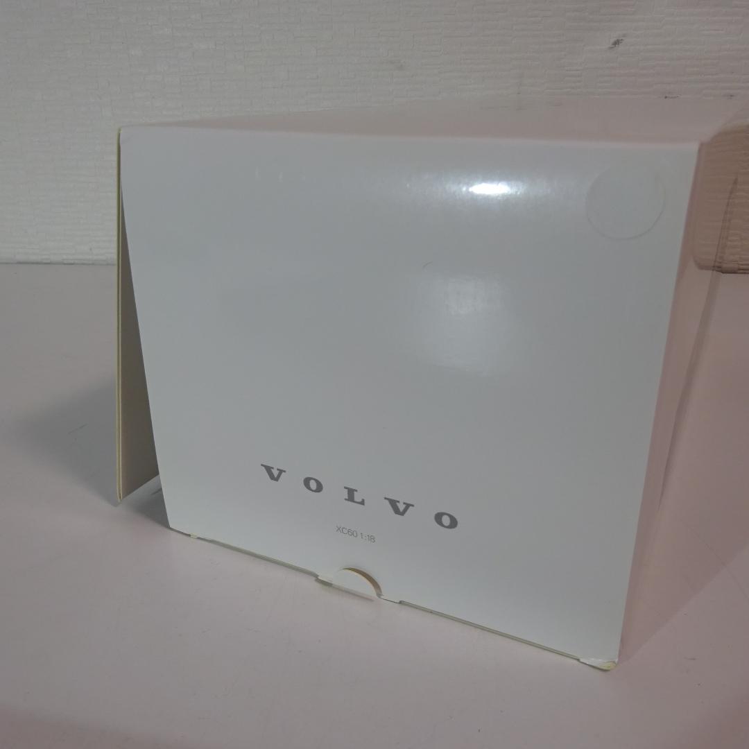0305Y ボルボ XC60 1/18ミニカー ホワイト