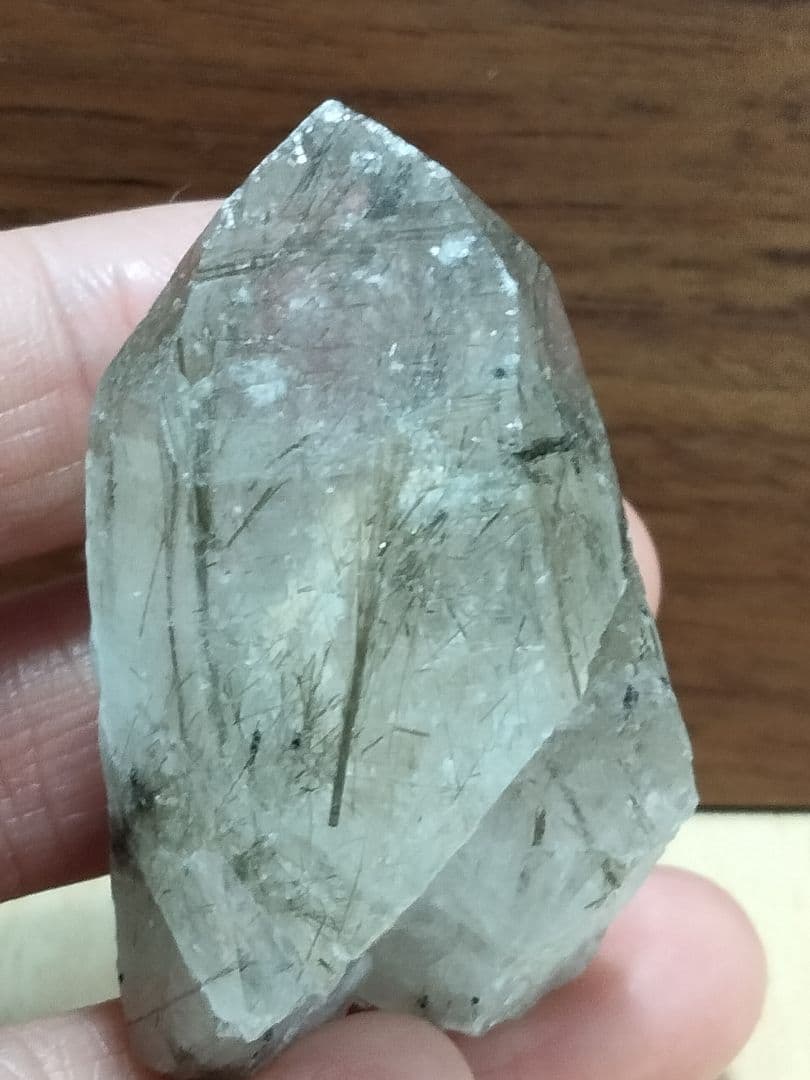 国産鉱物　山梨県　塩山竹森山　天然水晶　　トルマリン入り水晶　 番号999