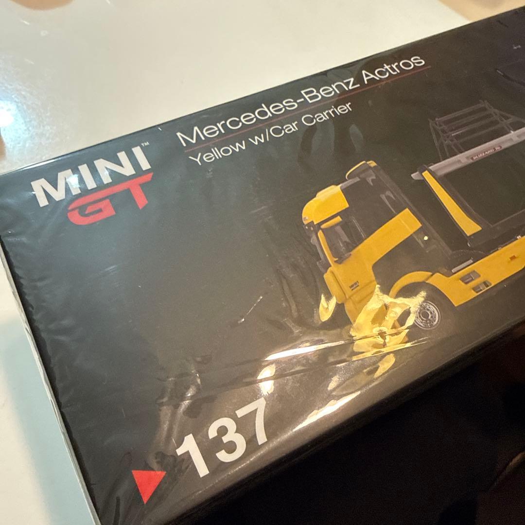 ミニカー Mini GT 137 MERCEDES-BENZ ACTROS