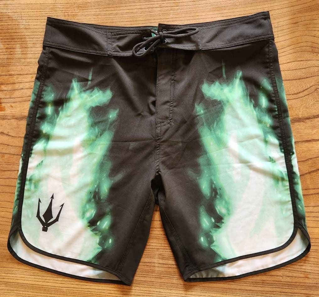 【新品未使用】FIEDファイド　サーフパンツ 水着 サイズ32 黒・緑フィジーク