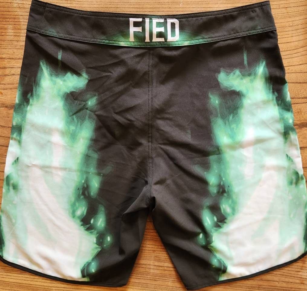 【新品未使用】FIEDファイド　サーフパンツ 水着 サイズ32 黒・緑フィジーク