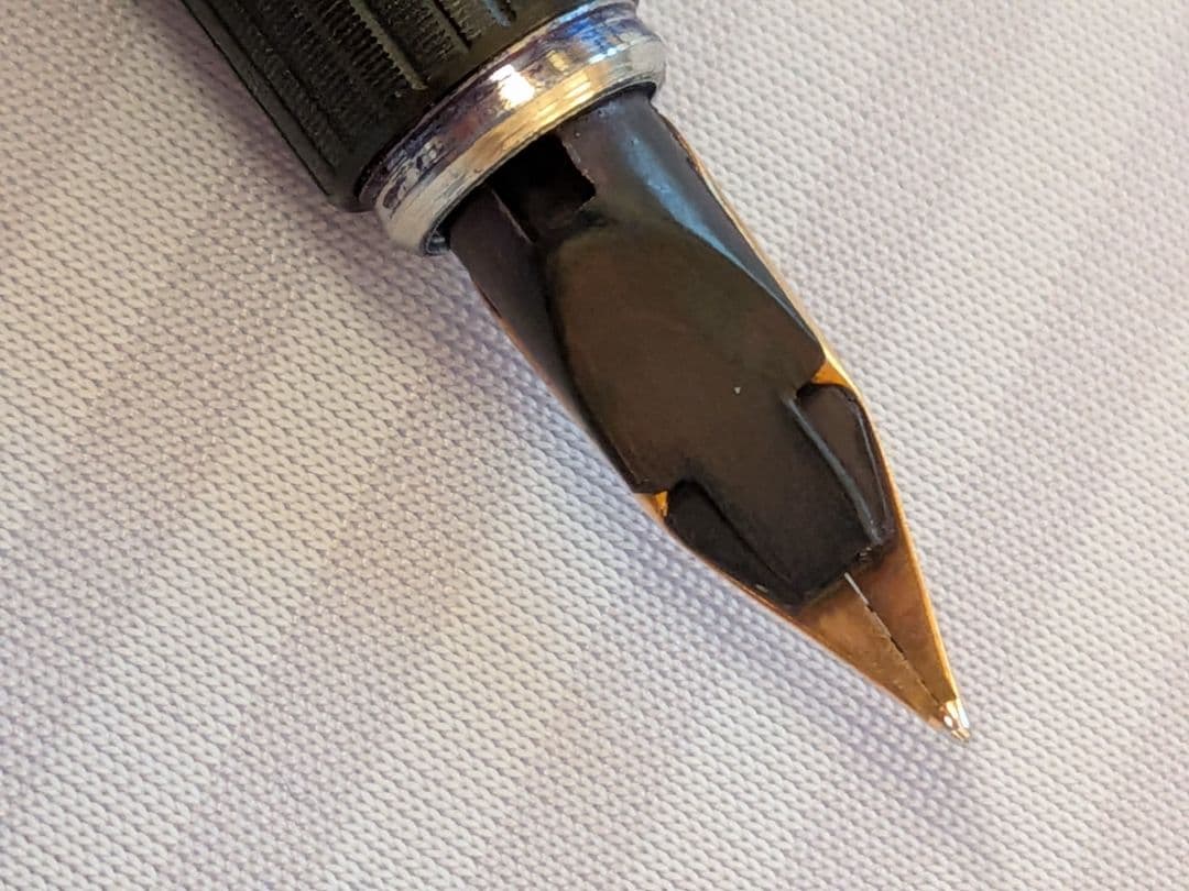 万年筆 AURORAアスティルパーメイルリニアFゴールド NY近代美術館永久展示