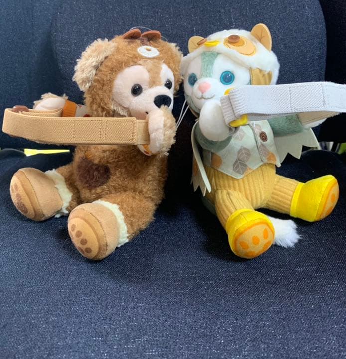 ディズニー　秋のぼうけん　ダッフィー　ジェラトーニ カーテンホルダー