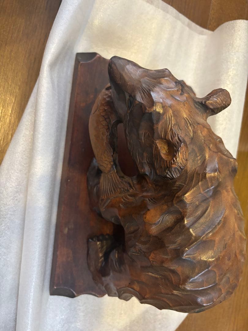 木製クマと魚の彫刻 約30cm
