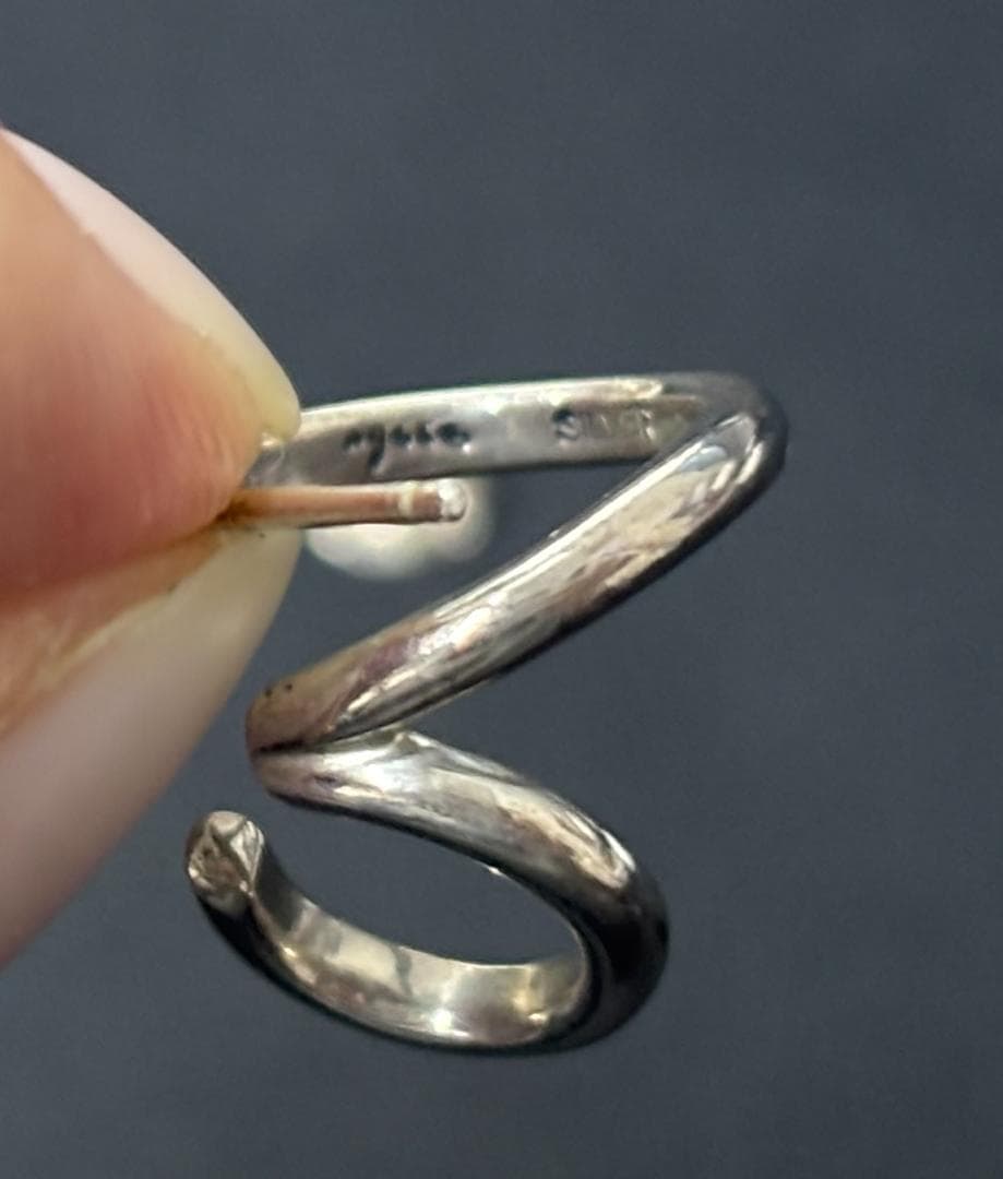 agete アガット シルバー刻印 ツイストデザイン ピアス