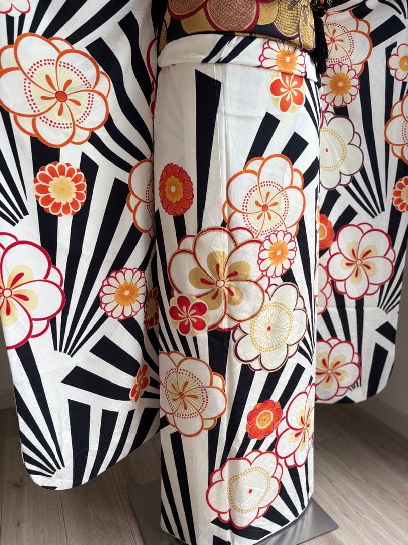 ⭐️振袖フルセット　正絹振袖　成人式　白・黒地系　【最終価格です！】