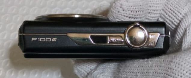 デジカメ　FUJIFilm　FinePix　F100fb （本体のみ）
