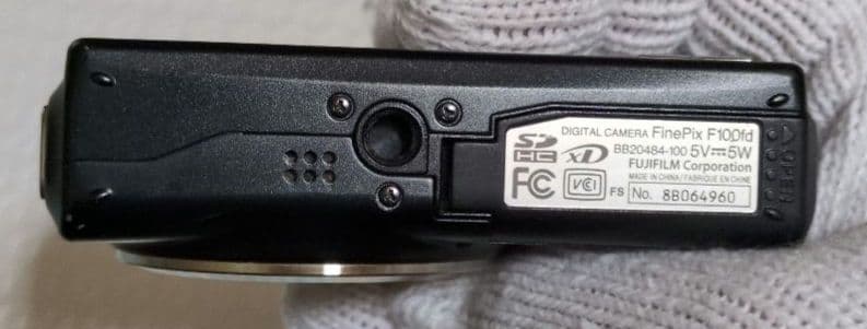 デジカメ　FUJIFilm　FinePix　F100fb （本体のみ）