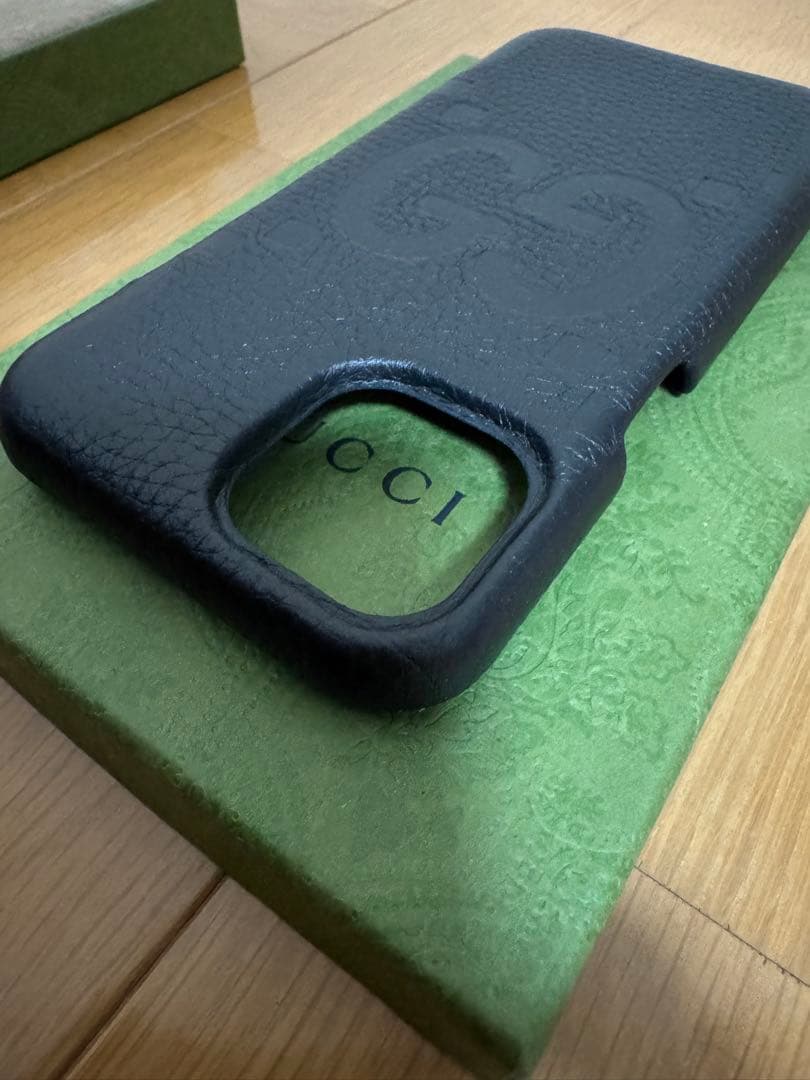 GUCCI iPhone 15用レザーケース 新品