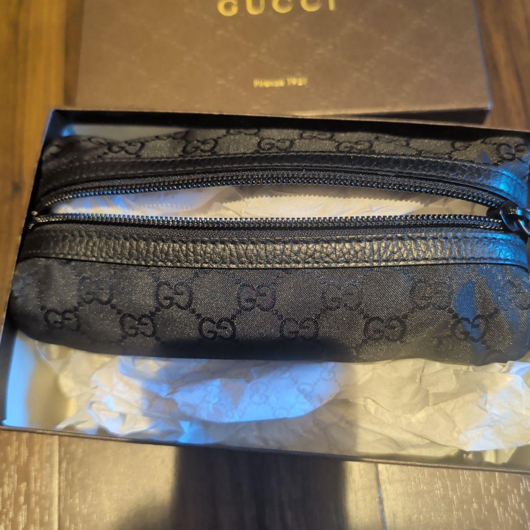 GUCCI ブラックナイロンポーチ GGパターン
