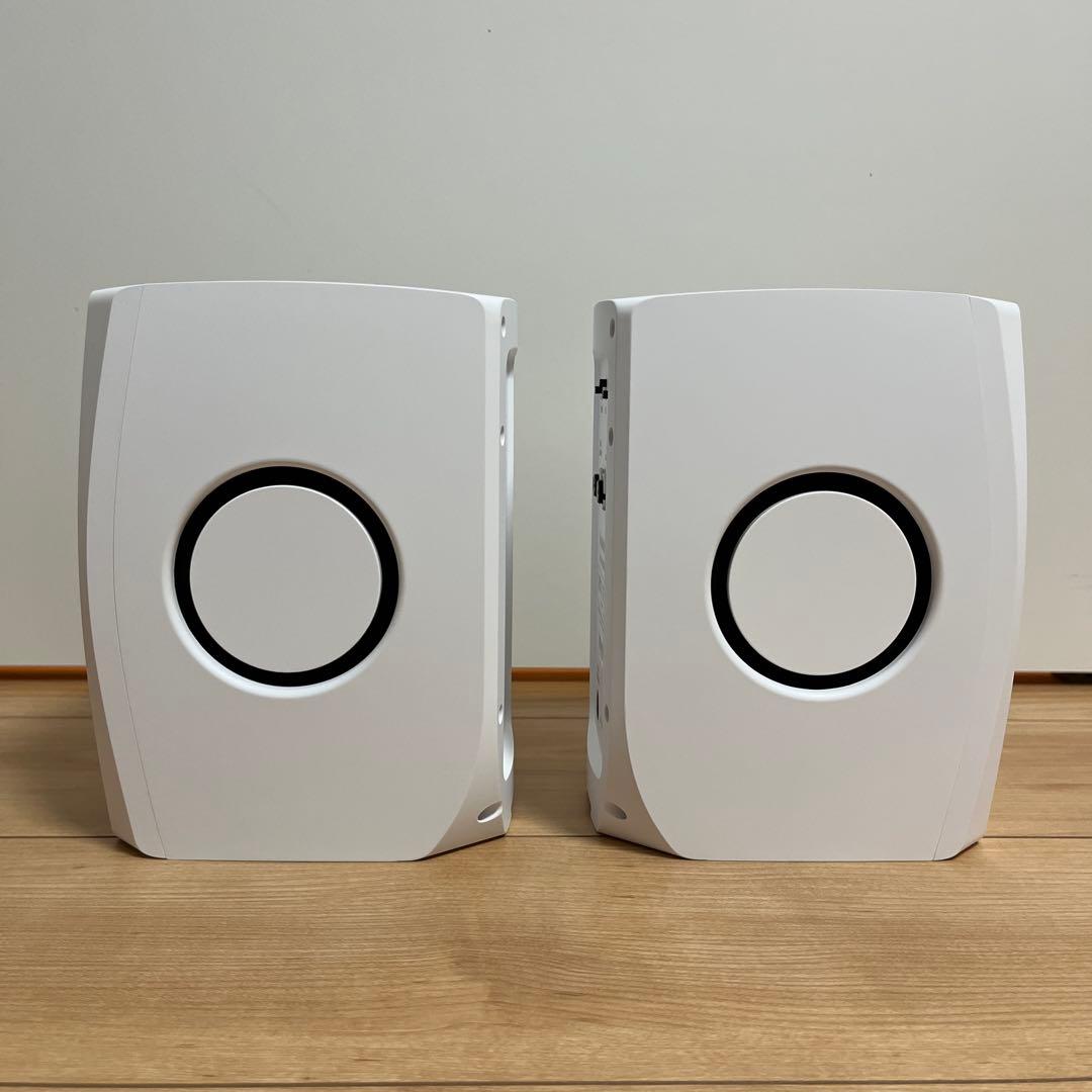 ADAM AUDIO D3V ホワイトスピーカー