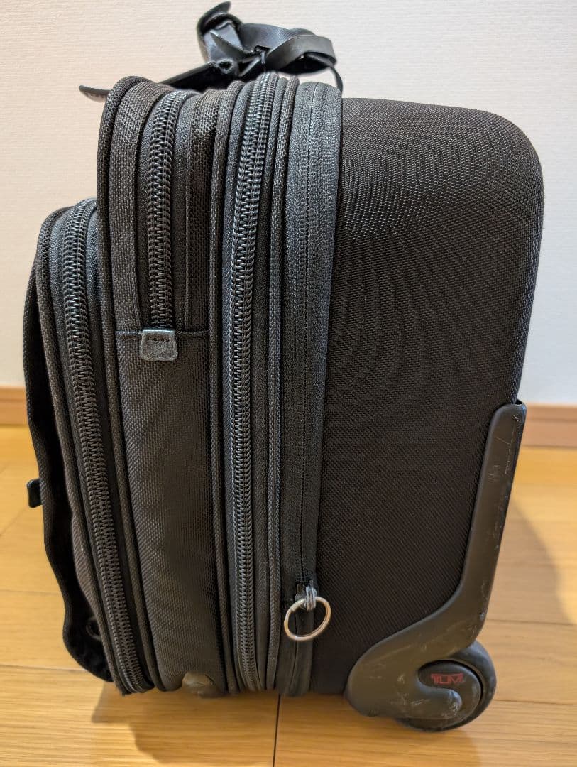 TUMI トゥミ　キャリーケース　2輪　機内持ち込み　拡張　特殊ナイロン　黒