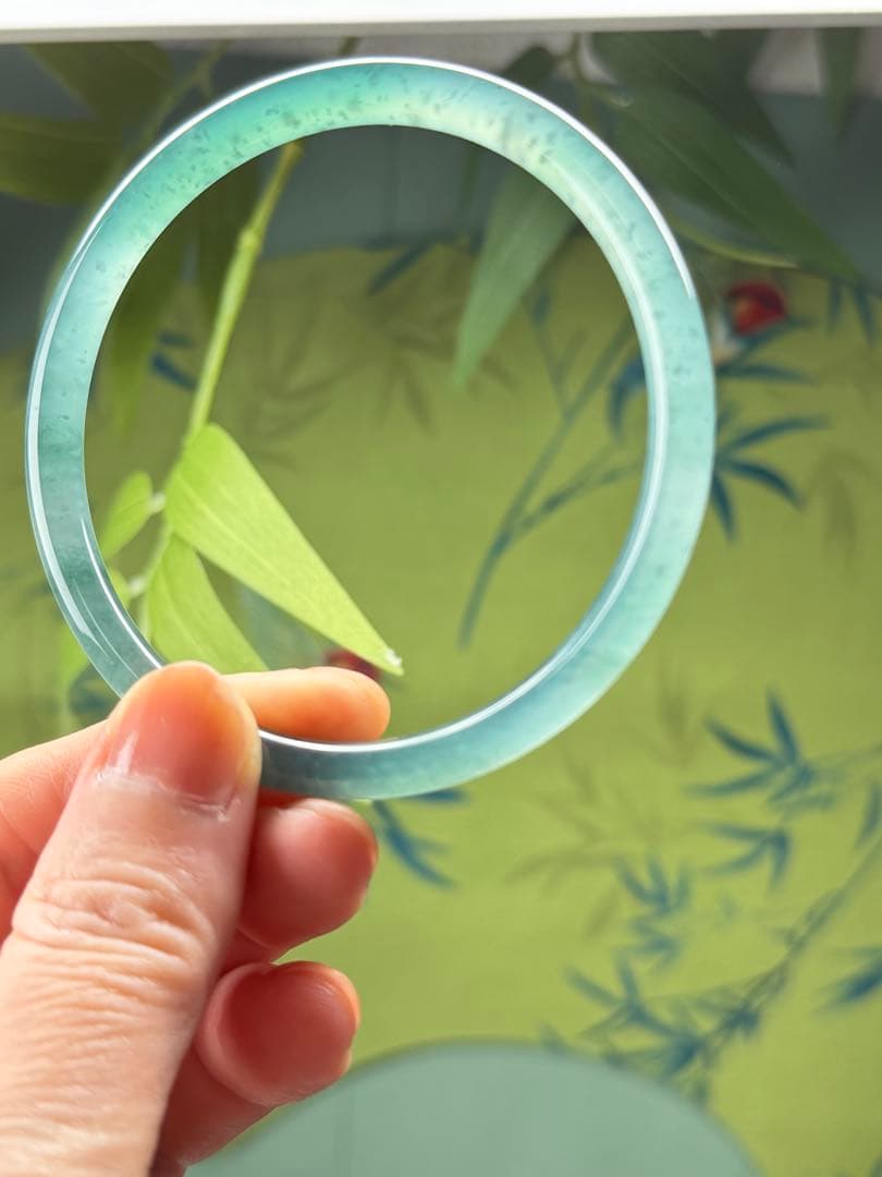 新入荷❣️天然本翡翠　特色雪花綿入り【半山半水】高氷藍水細身バングル　鑑定書付き