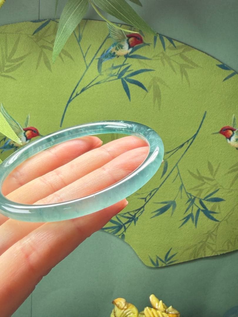 新入荷❣️天然本翡翠　特色雪花綿入り【半山半水】高氷藍水細身バングル　鑑定書付き