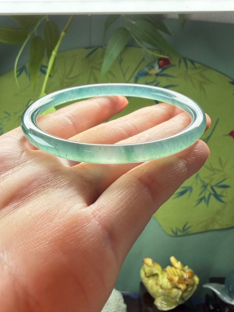 新入荷❣️天然本翡翠　特色雪花綿入り【半山半水】高氷藍水細身バングル　鑑定書付き