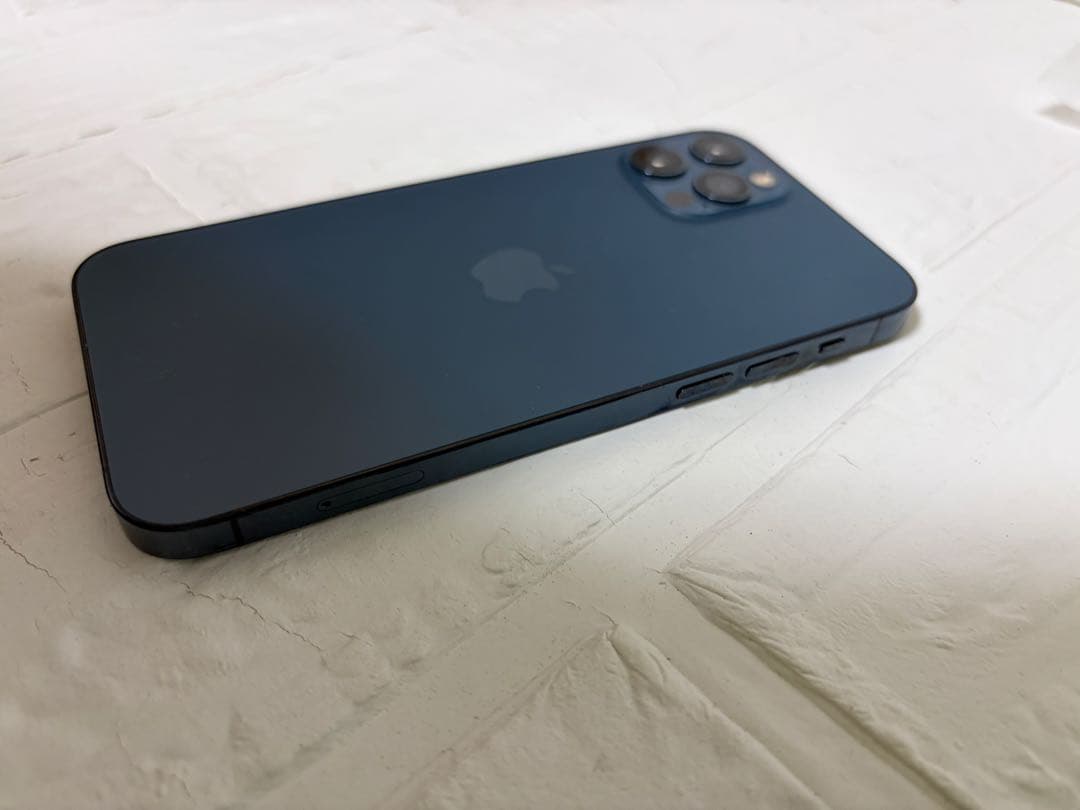 Apple iPhone 12 Pro (パシフィックブルー)