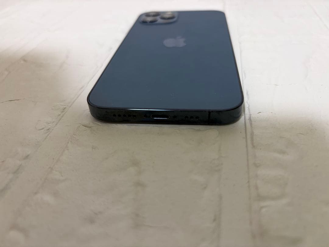 Apple iPhone 12 Pro (パシフィックブルー)