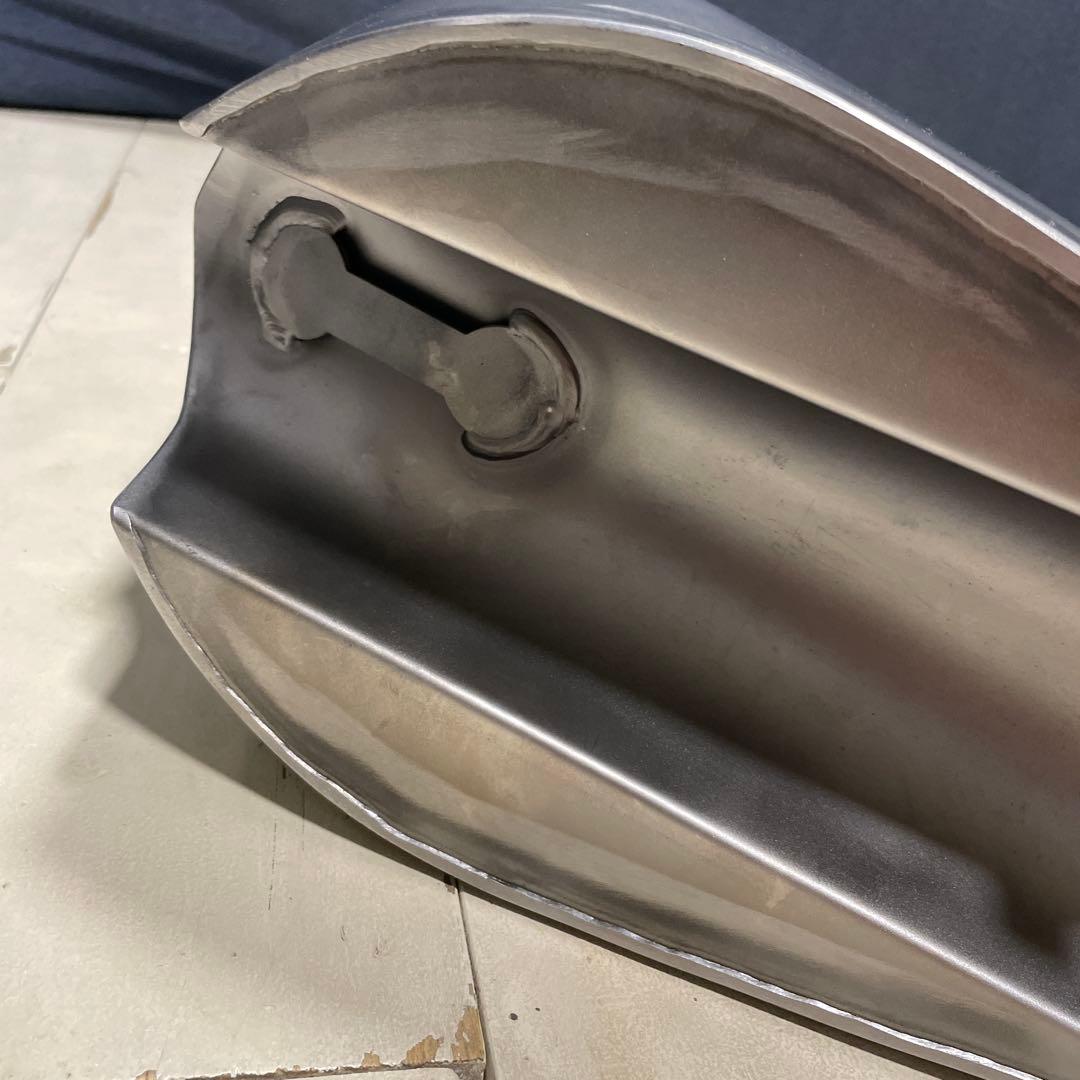 SR400用 超ナロースポーツスタータンク 未使用新品 キャップ、コック付き