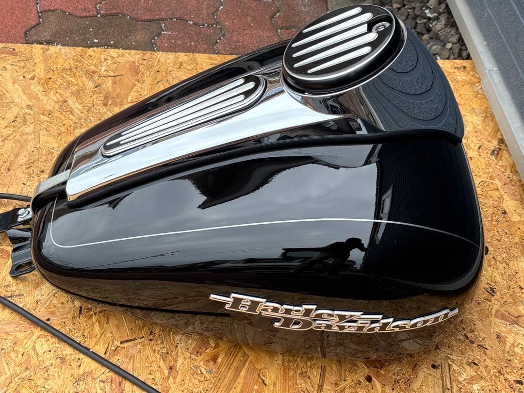 ハーレーダビッドソン　FLHX ストリートグライド　ガソリンタンク　中古品