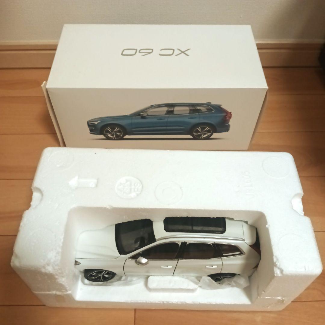 VOLVO XC60 ホワイト 1/18 スケール