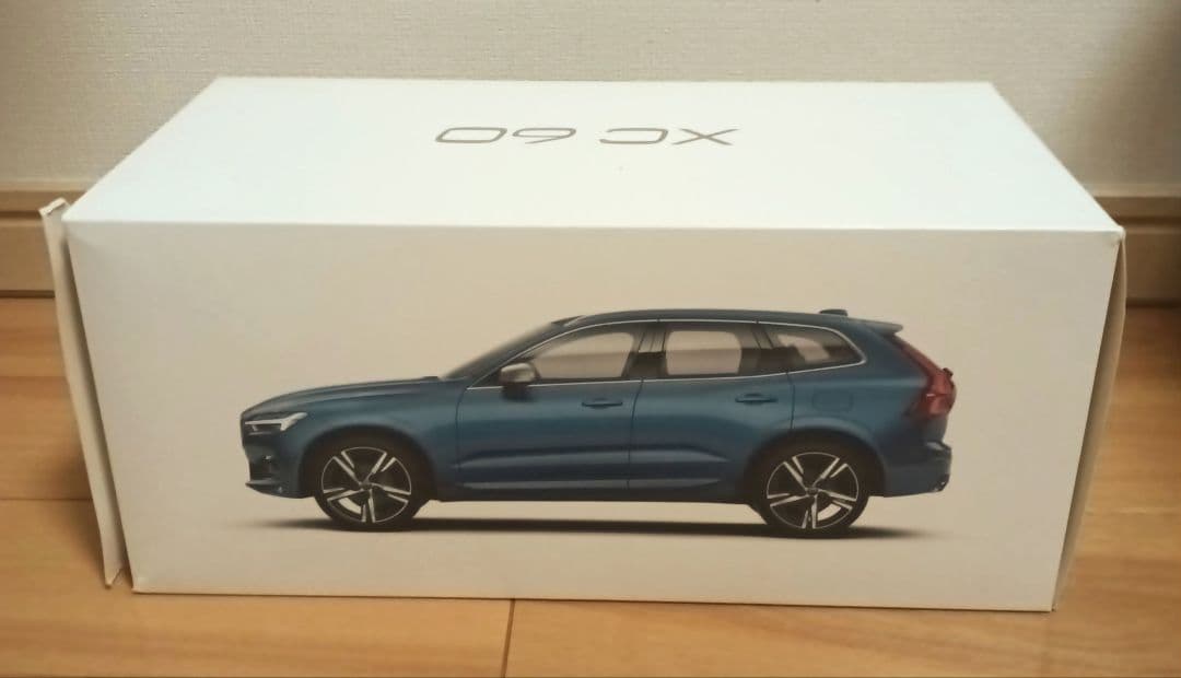 VOLVO XC60 ホワイト 1/18 スケール
