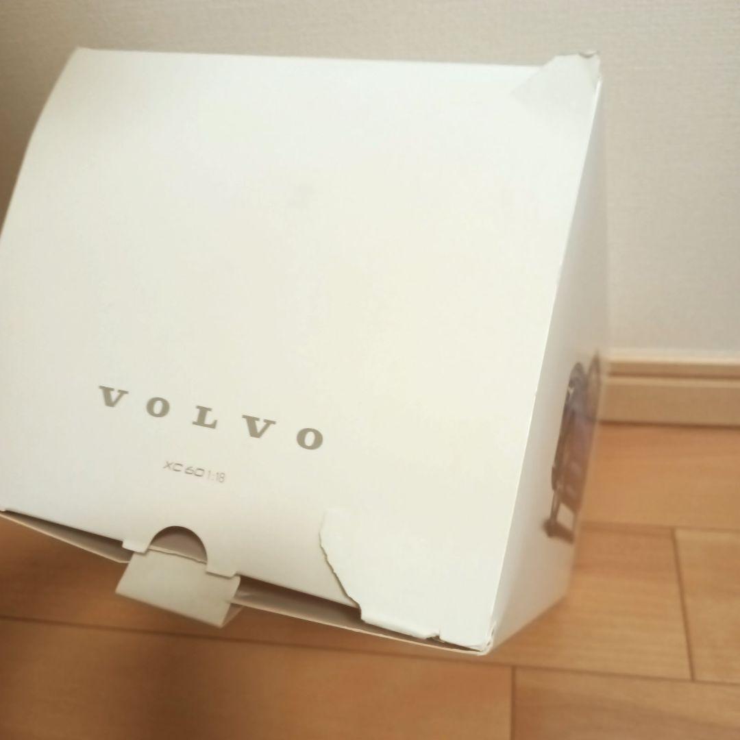 VOLVO XC60 ホワイト 1/18 スケール