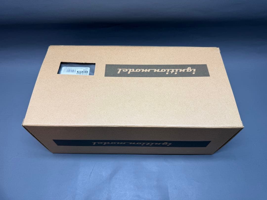 未開封1/18 Nissan Skyline 2000 GT-ES (C210)