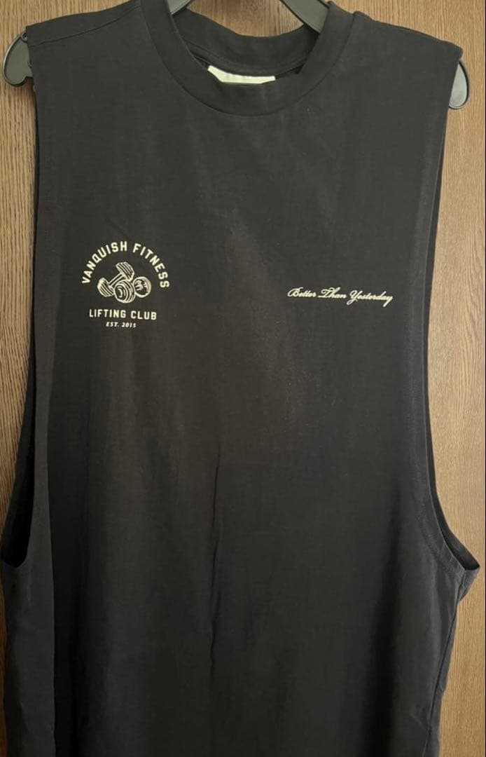 vanquish fitnessノースリーブ　タンクトップ 2枚セット
