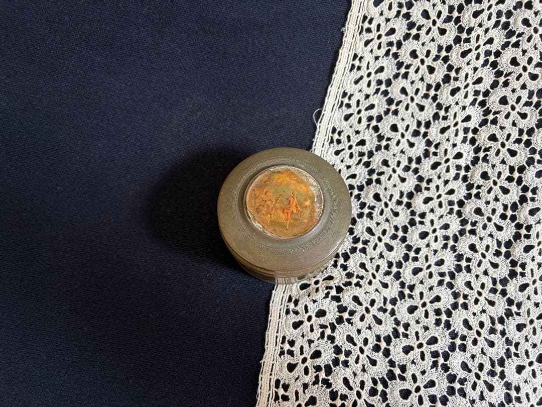 真鍮製パウダーケース　フランス　アンティーク