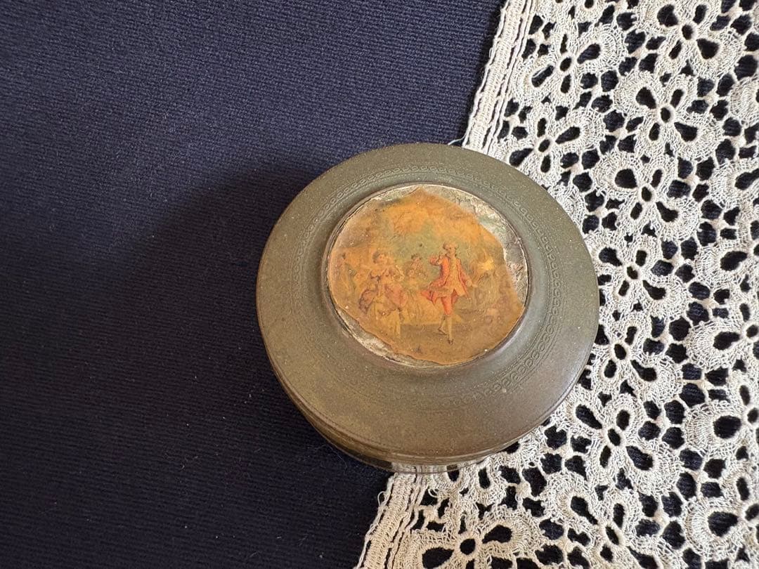 真鍮製パウダーケース　フランス　アンティーク