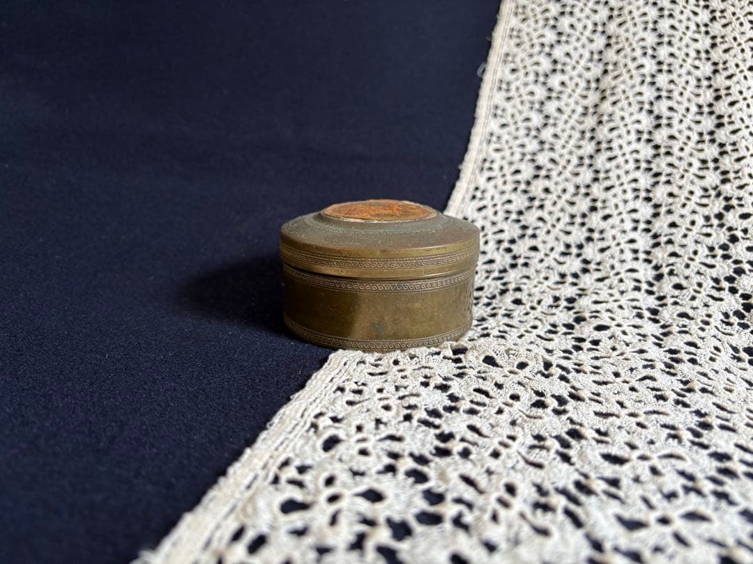 真鍮製パウダーケース　フランス　アンティーク